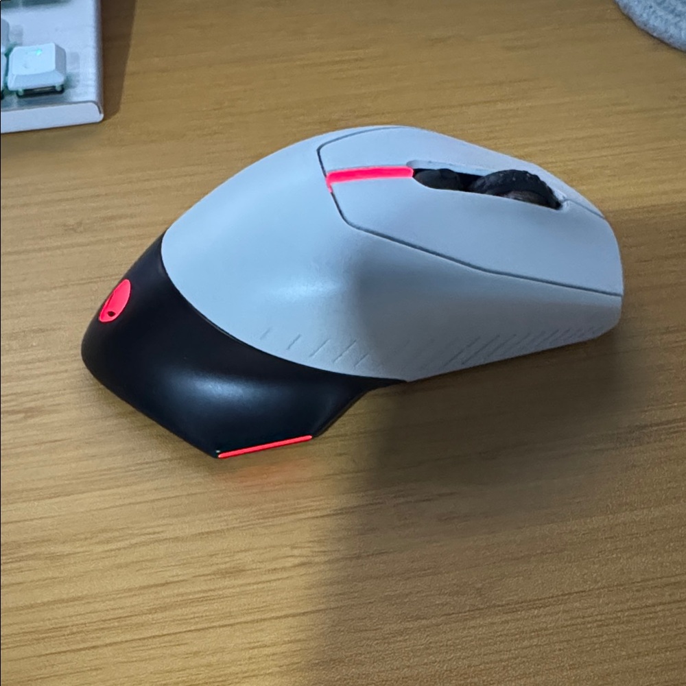 Alienware Wired/Wireless Gaming Mouse White AW610M - Complete Cable & Receiver - Picture 3 of 11